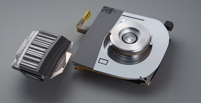 How does an optical drive work in a computer